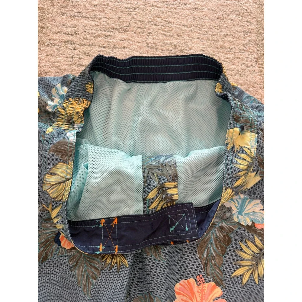 Tommy Bahama great elastic